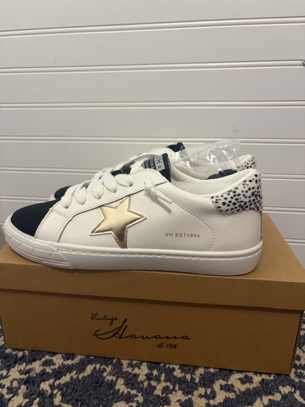 NWT- Vintage Havana White Sneakers with Black Toe and Gold Star Accent - Picture 3 of 8